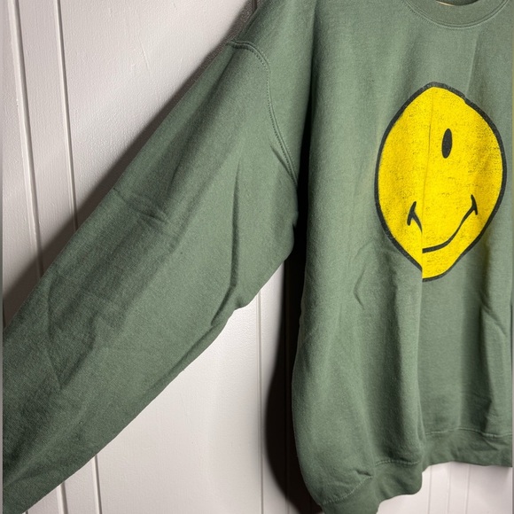 Green Oversized Long Sleeve Sweatshirt with Smiley Face - Picture 3 of 6